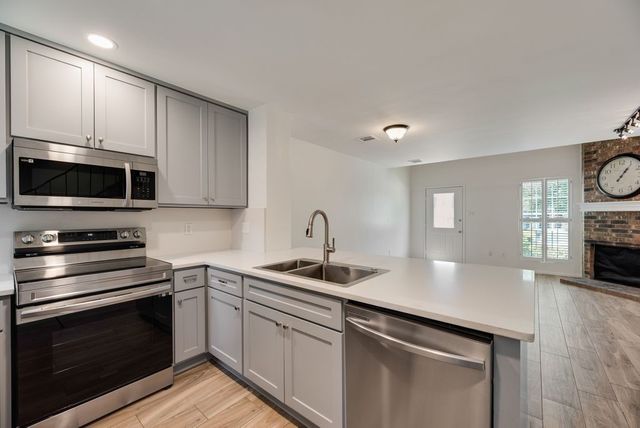 28 Abbey Road, Euless, TX 76039