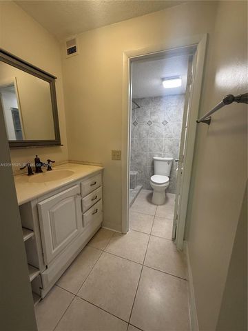 5080 SW 64th Ave 104, Davie, FL 33314