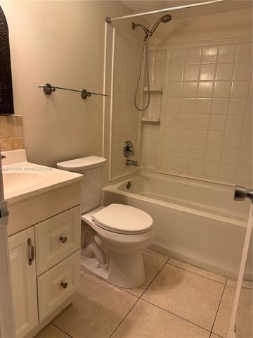 5080 SW 64th Ave 104, Davie, FL 33314