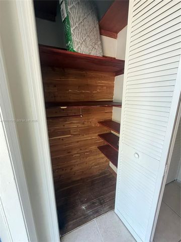 5080 SW 64th Ave 104, Davie, FL 33314