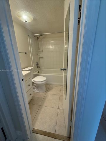 5080 SW 64th Ave 104, Davie, FL 33314