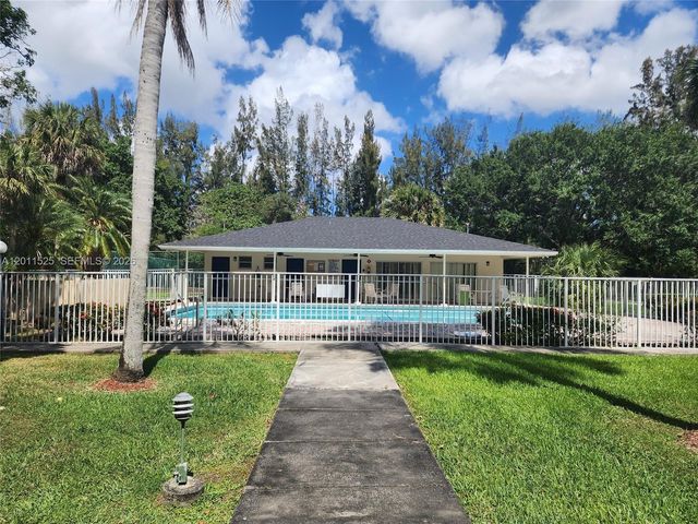 5080 SW 64th Ave 104, Davie, FL 33314