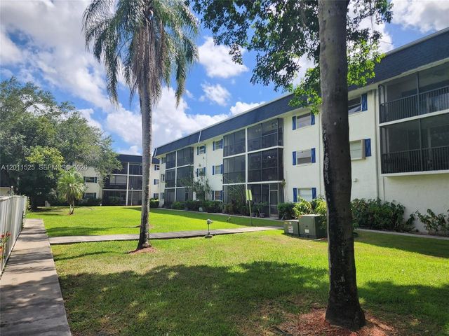 5080 SW 64th Ave 104, Davie, FL 33314