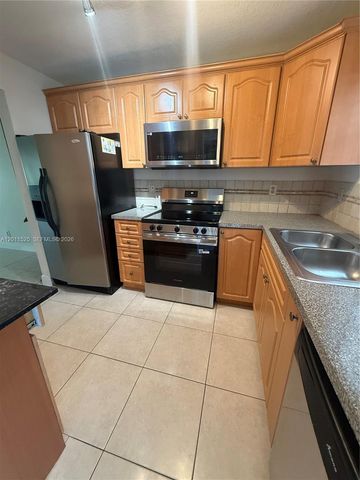 5080 SW 64th Ave 104, Davie, FL 33314