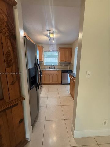 5080 SW 64th Ave 104, Davie, FL 33314