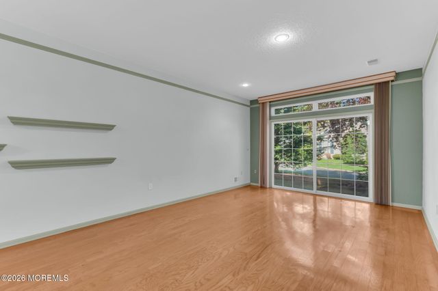 3 Golden Willows Avenue, Lakewood, NJ 08701