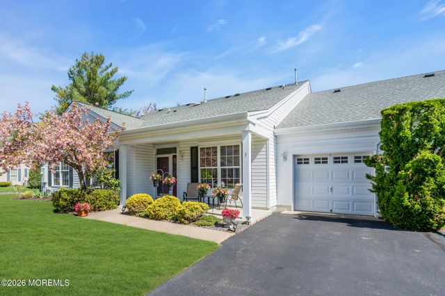 3 Golden Willows Avenue, Lakewood, NJ 08701