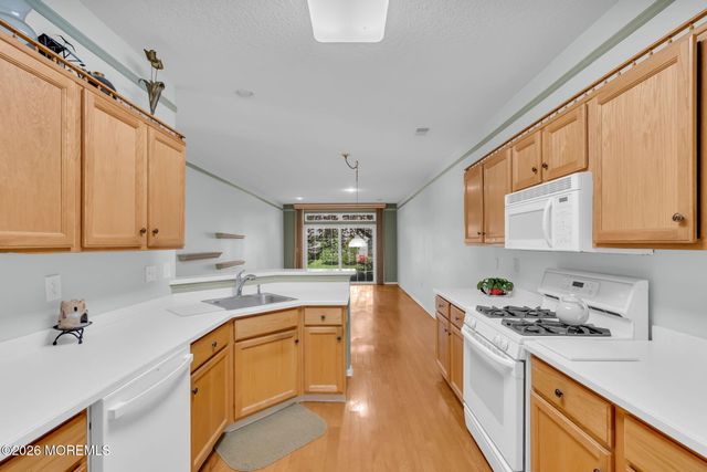 3 Golden Willows Avenue, Lakewood, NJ 08701