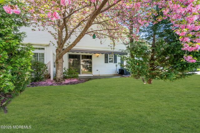 3 Golden Willows Avenue, Lakewood, NJ 08701