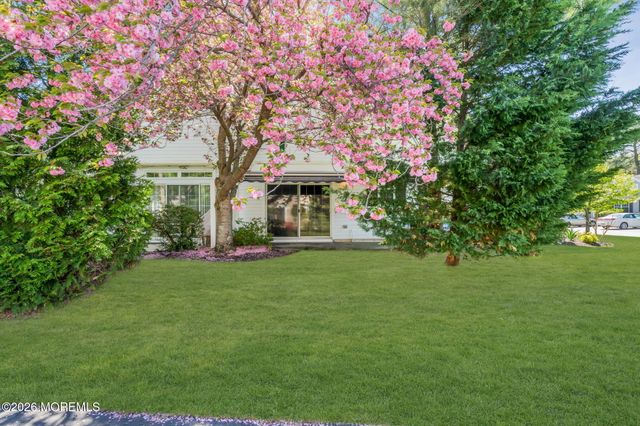 3 Golden Willows Avenue, Lakewood, NJ 08701