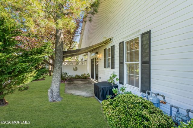 3 Golden Willows Avenue, Lakewood, NJ 08701