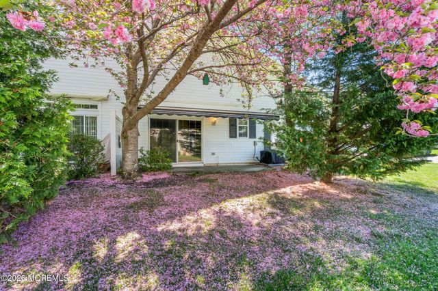 3 Golden Willows Avenue, Lakewood, NJ 08701