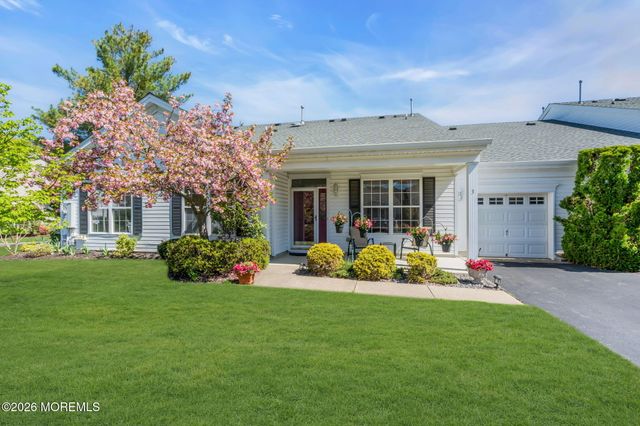 3 Golden Willows Avenue, Lakewood, NJ 08701