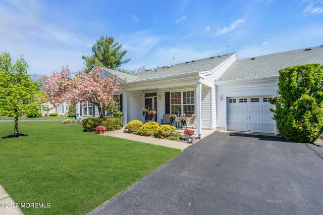 3 Golden Willows Avenue, Lakewood, NJ 08701