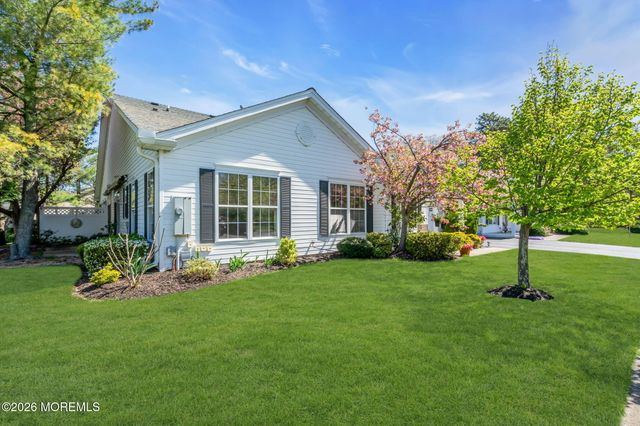 3 Golden Willows Avenue, Lakewood, NJ 08701