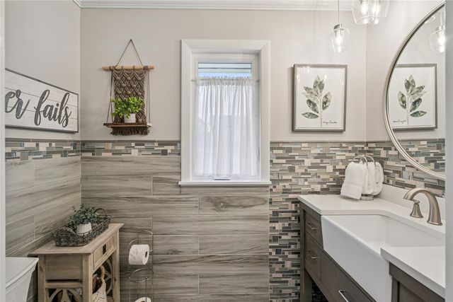 202 Independence Street, Pella, IA 50219