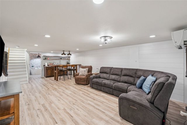 202 Independence Street, Pella, IA 50219