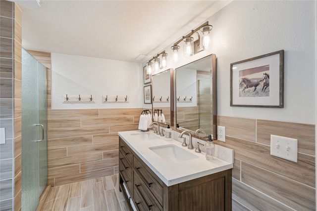 202 Independence Street, Pella, IA 50219