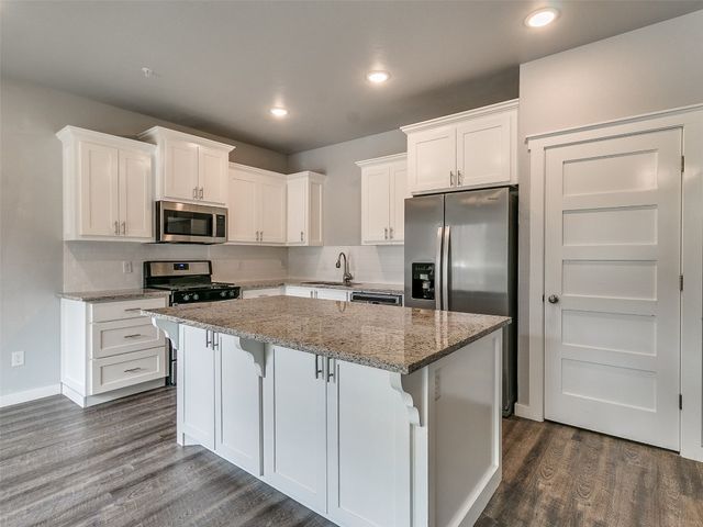 207 W Apache Street, Norman, OK 73069