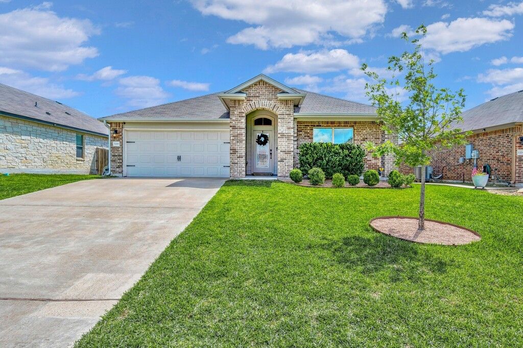 3200 Keathley Drive, Lorena, TX 76655