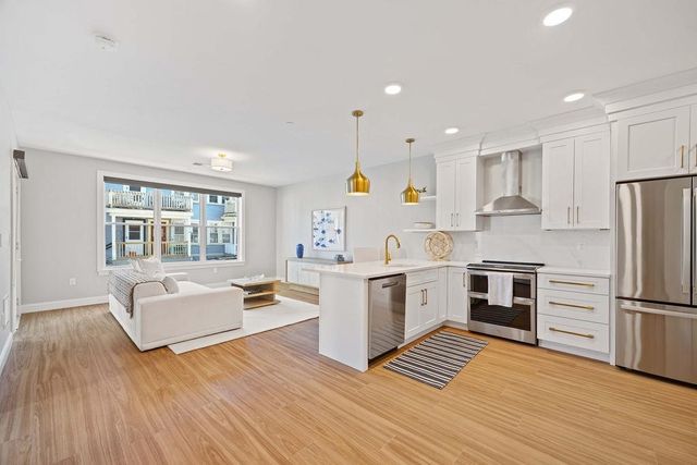 99 Foundry Place 102, Portsmouth, NH 03801