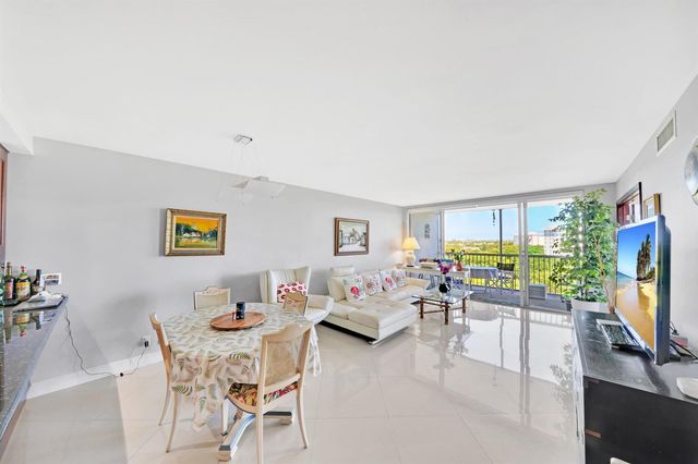 2940 N Course Drive 811, Pompano Beach, FL 33069