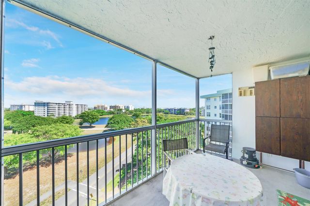 2940 N Course Drive 811, Pompano Beach, FL 33069