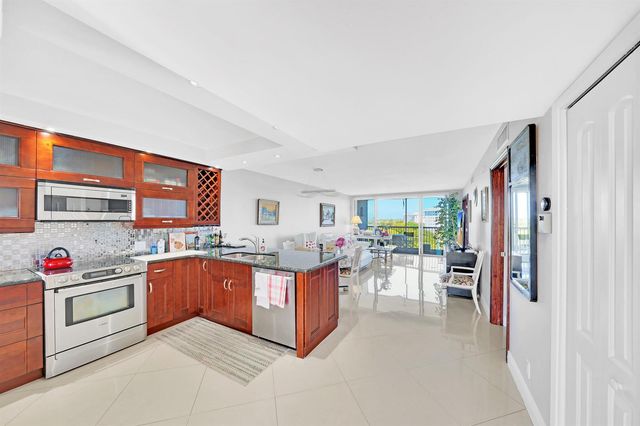 2940 N Course Drive 811, Pompano Beach, FL 33069