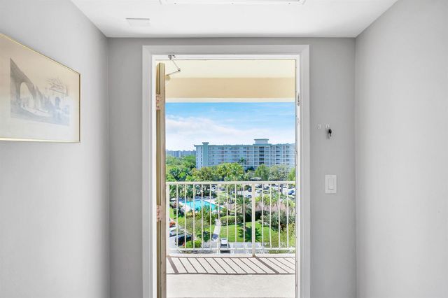 2940 N Course Drive 811, Pompano Beach, FL 33069