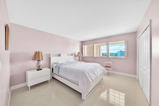 2940 N Course Drive 811, Pompano Beach, FL 33069