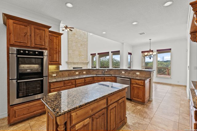 623 Sentry Hl, San Antonio, TX 78260