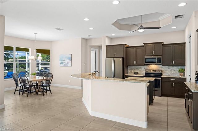 211 SE 37th LN, Cape Coral, FL 33904