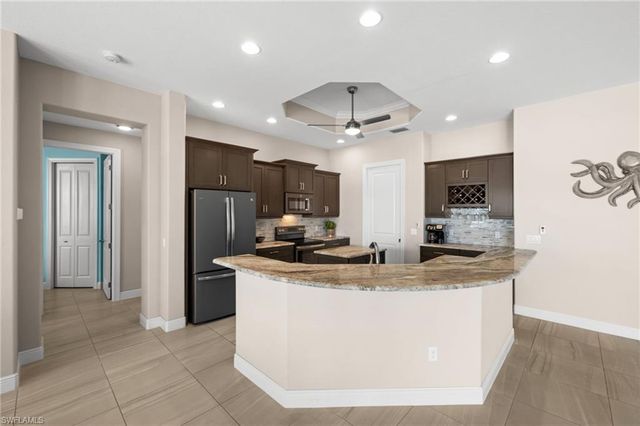 211 SE 37th LN, Cape Coral, FL 33904