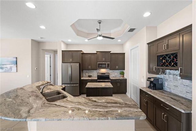 211 SE 37th LN, Cape Coral, FL 33904