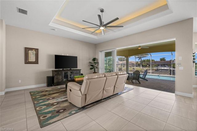 211 SE 37th LN, Cape Coral, FL 33904
