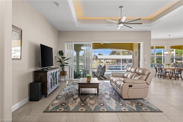 211 SE 37th LN, Cape Coral, FL 33904