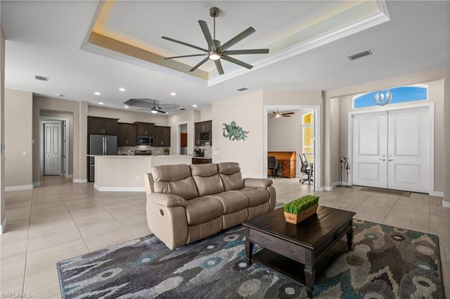 211 SE 37th LN, Cape Coral, FL 33904