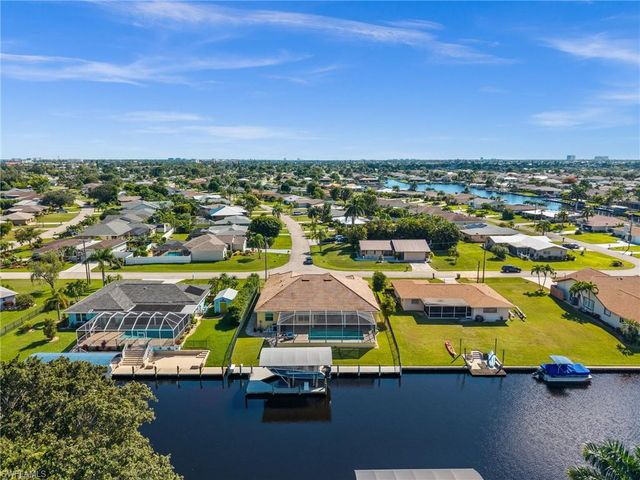 211 SE 37th LN, Cape Coral, FL 33904
