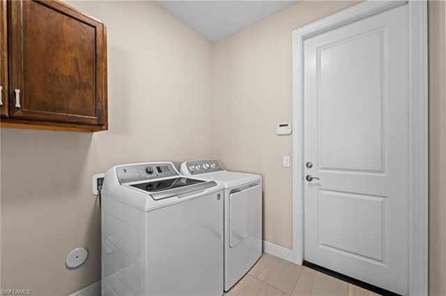 211 SE 37th LN, Cape Coral, FL 33904