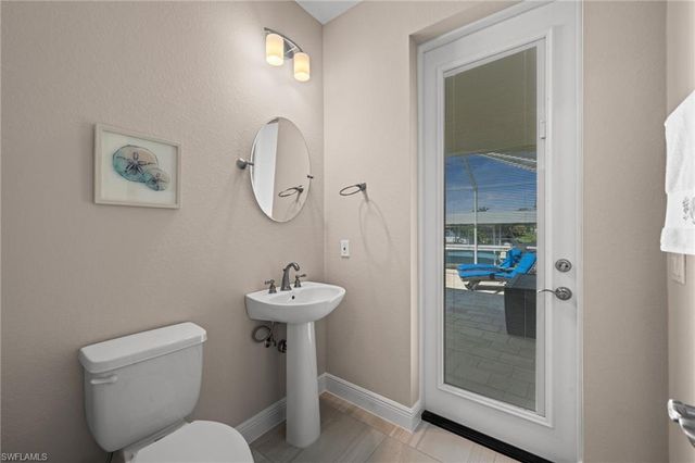 211 SE 37th LN, Cape Coral, FL 33904