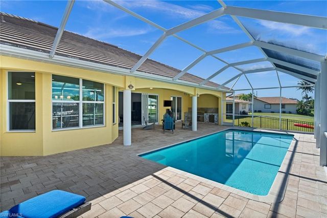 211 SE 37th LN, Cape Coral, FL 33904
