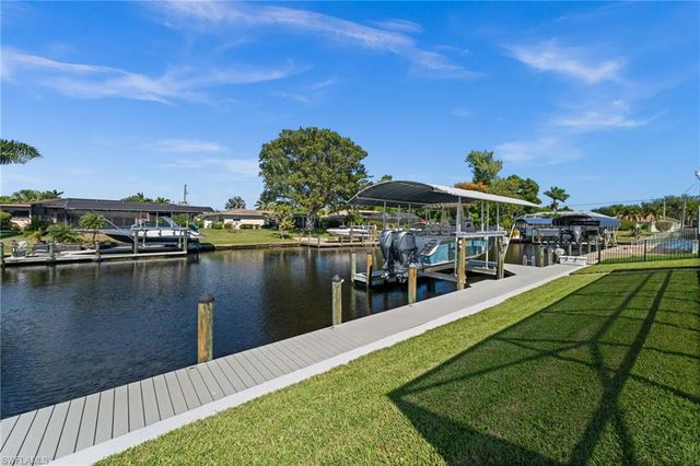 211 SE 37th LN, Cape Coral, FL 33904