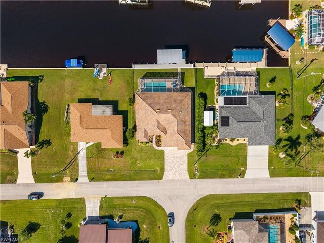 211 SE 37th LN, Cape Coral, FL 33904