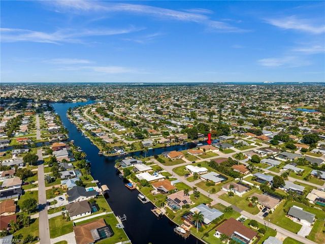 211 SE 37th LN, Cape Coral, FL 33904
