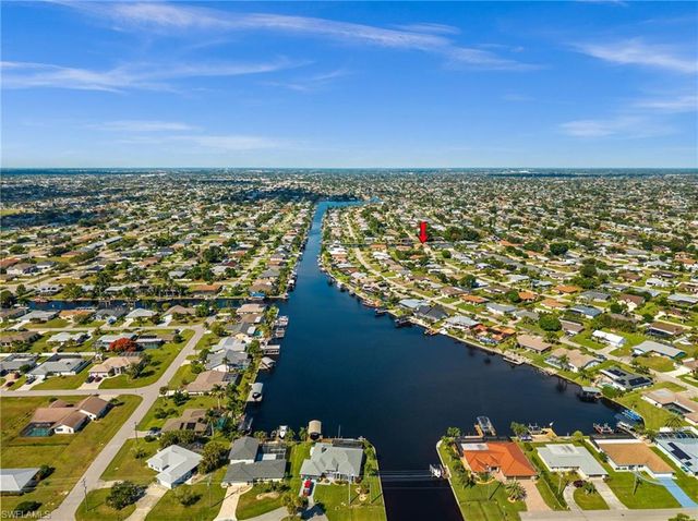 211 SE 37th LN, Cape Coral, FL 33904