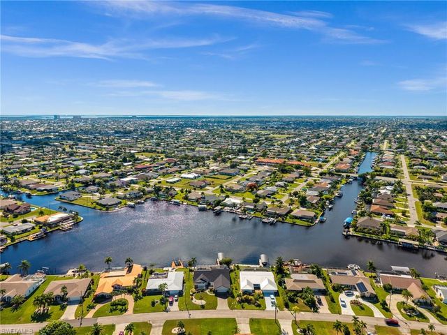 211 SE 37th LN, Cape Coral, FL 33904