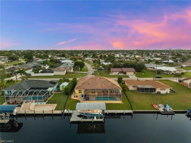 211 SE 37th LN, Cape Coral, FL 33904