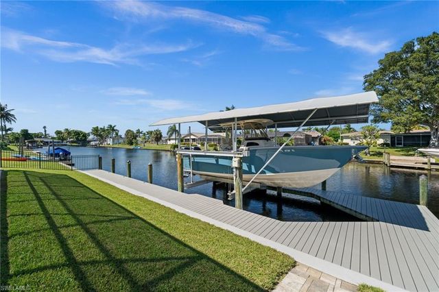 211 SE 37th LN, Cape Coral, FL 33904