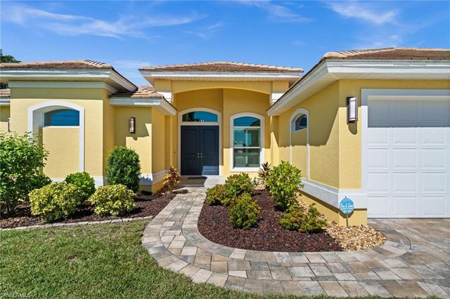 211 SE 37th LN, Cape Coral, FL 33904