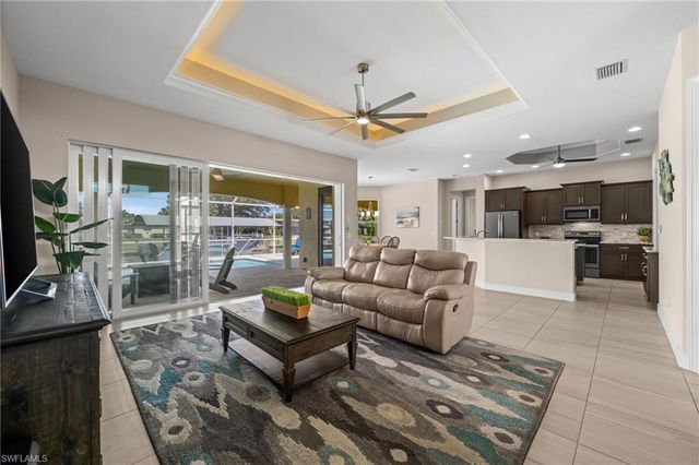 211 SE 37th LN, Cape Coral, FL 33904